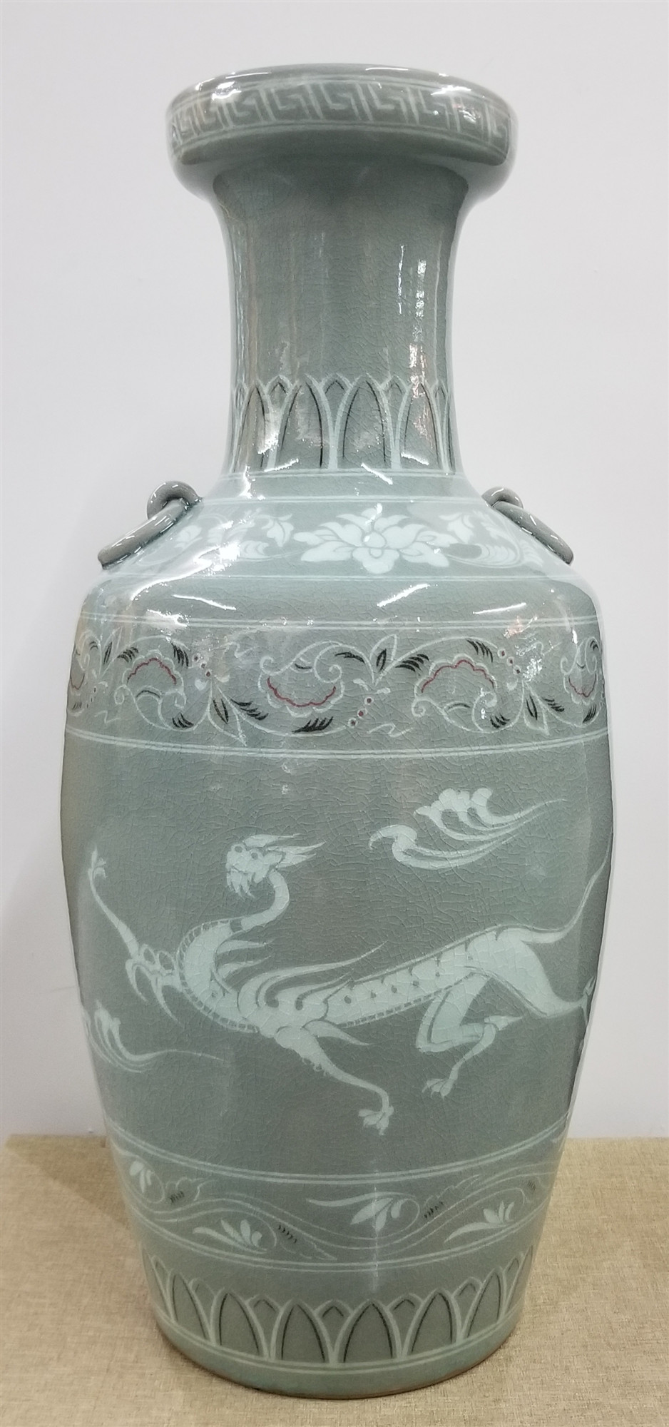 4.-白虎镶嵌装饰青瓷花瓶 2018 58.5x25cm.jpg